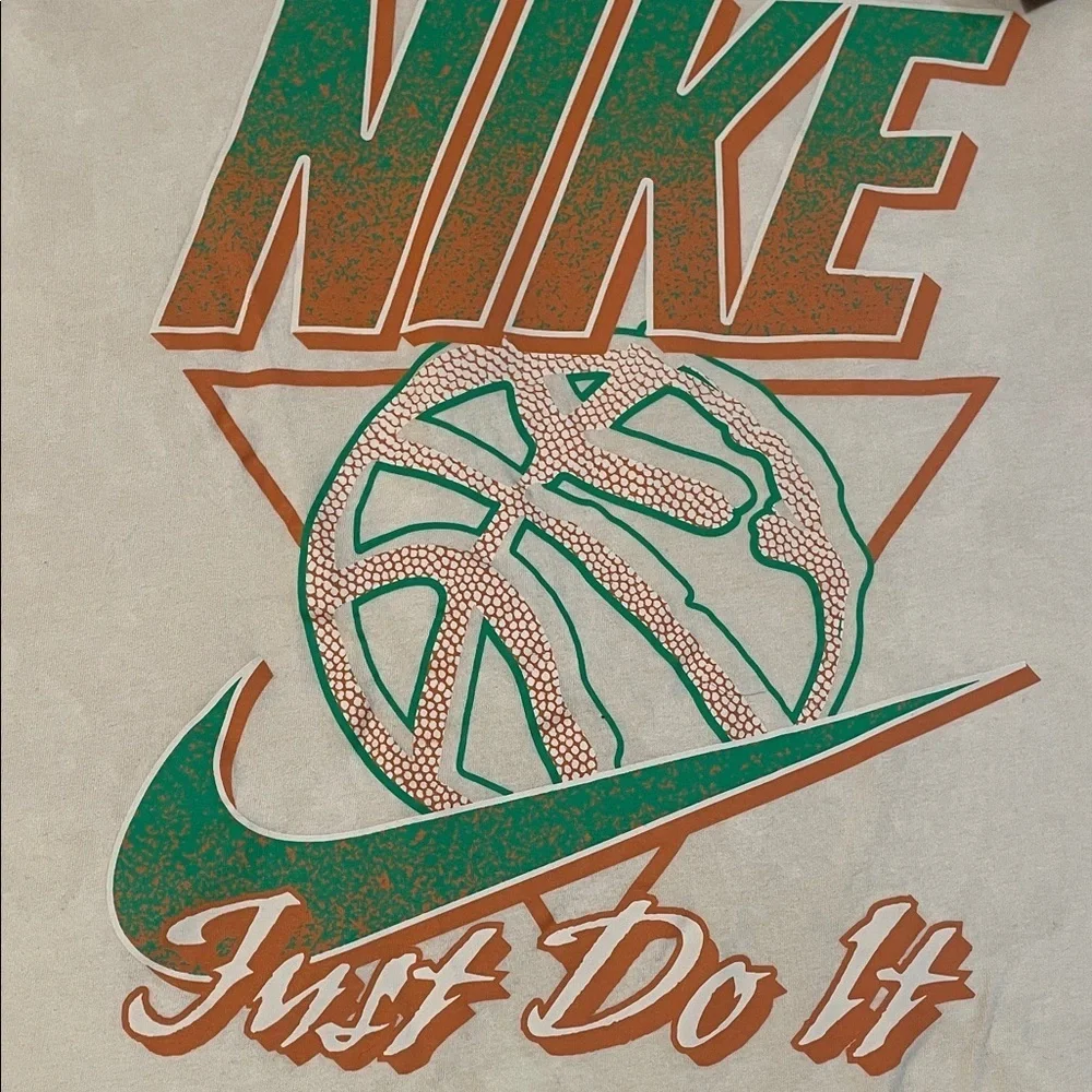 Nike basketball women’s loose fit t shirt cream green and orange size medium